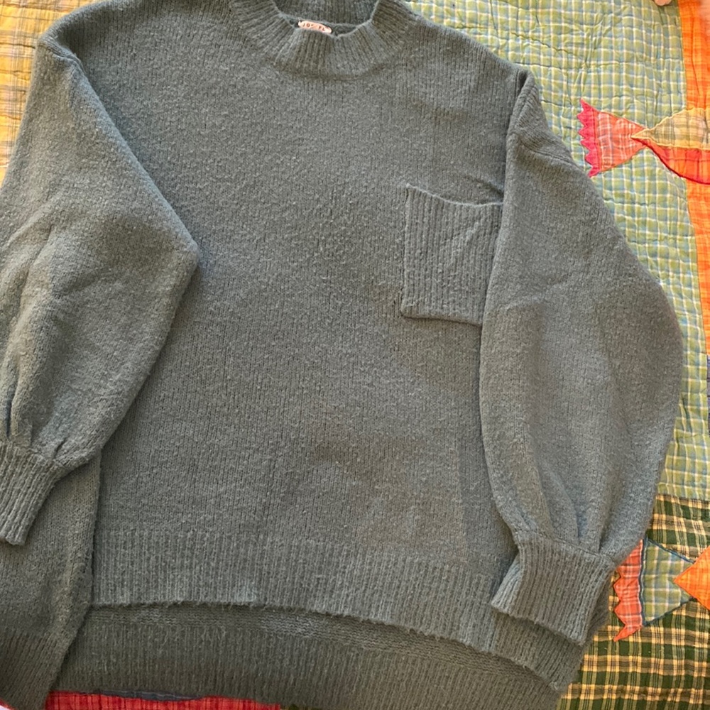 Tunic sweater, soft green, 1X.  Great with leggings.
